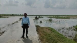 निघासन में एसडीएम यदुवीर सिंह ने किया बाढ़ प्रभावित गांवों का दौरा